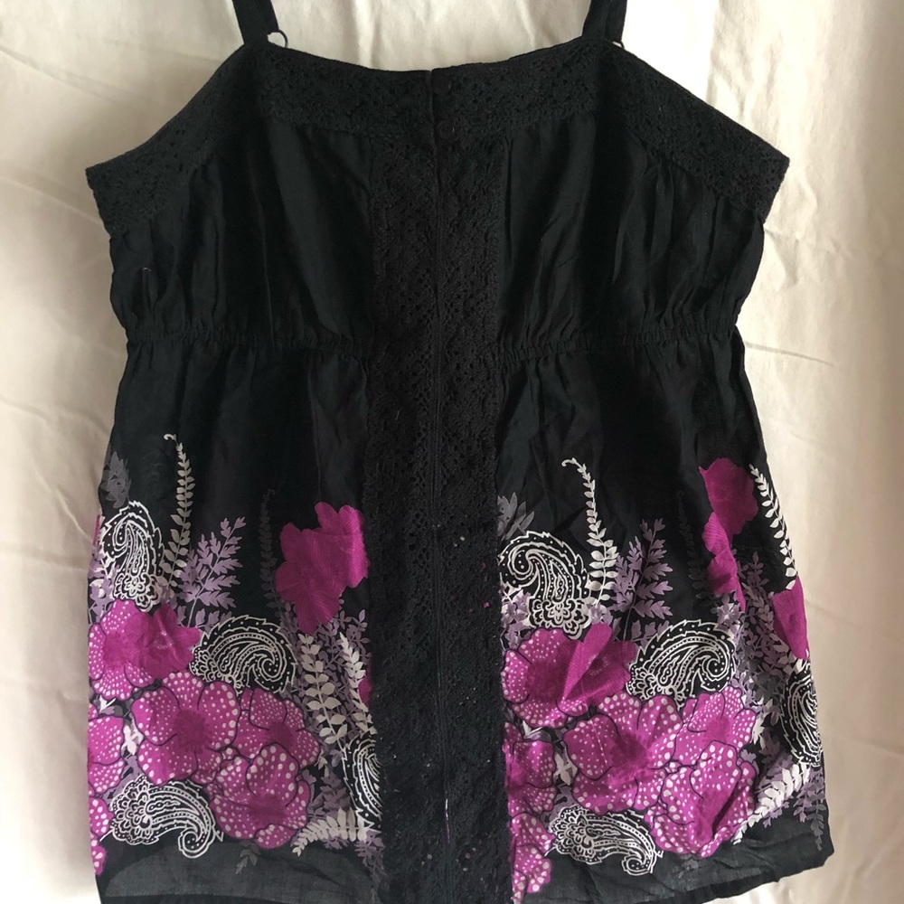 Cute flowy top.